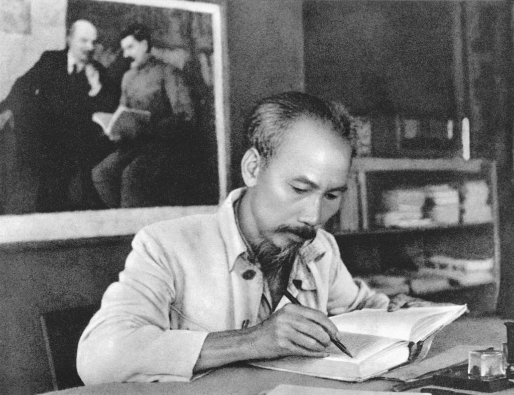 130º aniversário do Presidente Ho Chi Minh (19 de maio de 1890 - 19 de maio de 2020): Organizador e líder da luta pela manutenção do governo revolucionário e da resistência contra o colonialismo francês (1946 - 1954)
